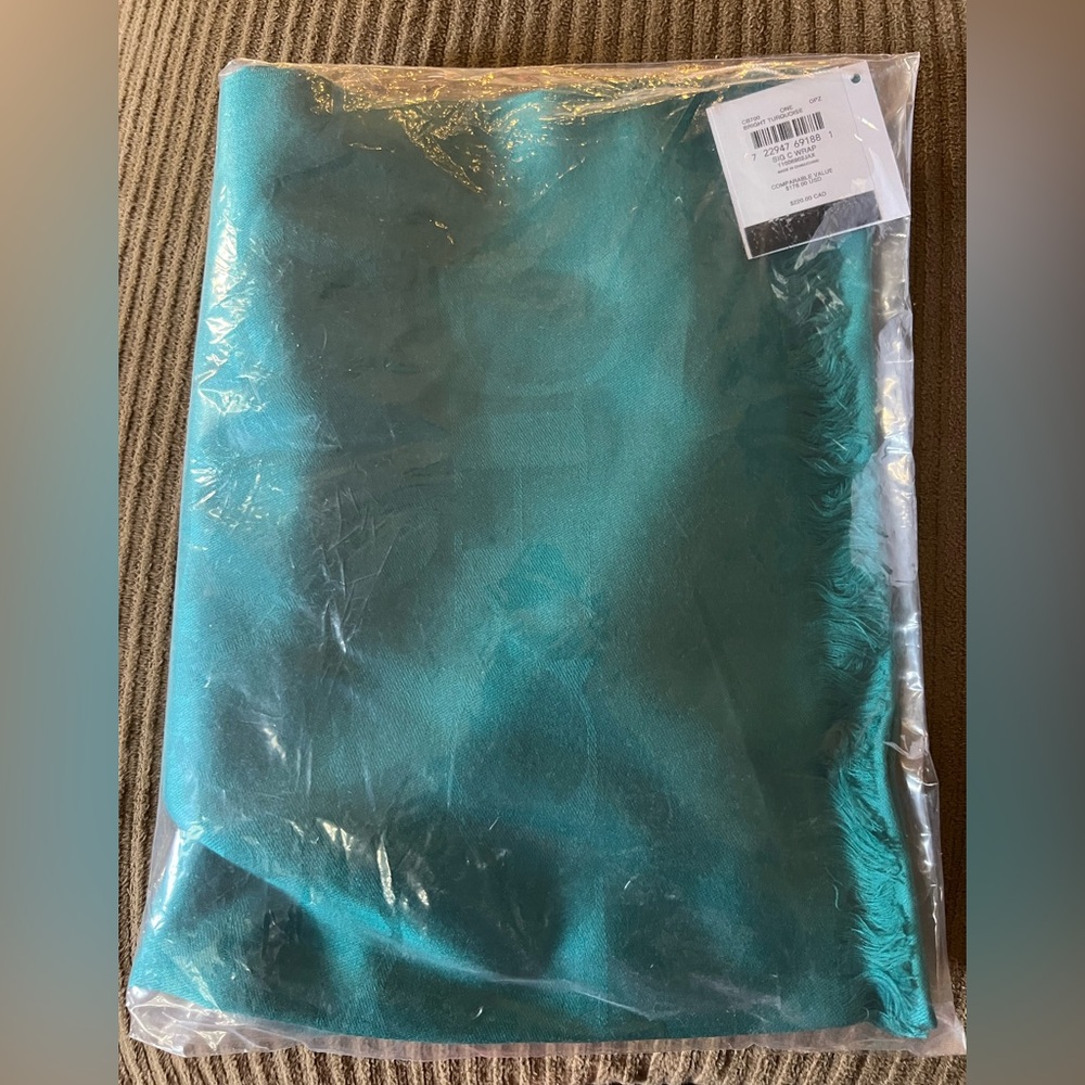 Coach Signature Wrap nwt in packaging